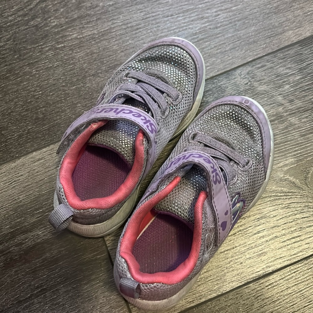 Sketchers sneakers 8